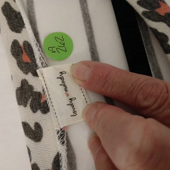 Lovely Melody T-Shirt  Women's Sz. XL‎  Neon Pink/Leopard Print/Black Stripes - Picture 8 of 8